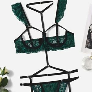 SHEIN cut out floral lace underwire garter lingerie set